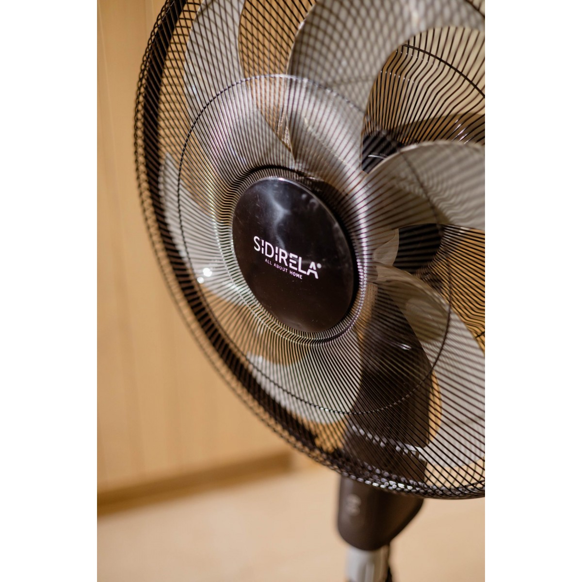 Ανεμιστήρας δαπέδου TURBO με ορθοστάτη τηλεχειριζόμενος σε μαύρο χρώμα 46” 80W Ανεμιστήρας δαπέδου TURBO με ορθοστάτη τηλεχειριζόμενος σε μαύρο χρώμα 46” 80W